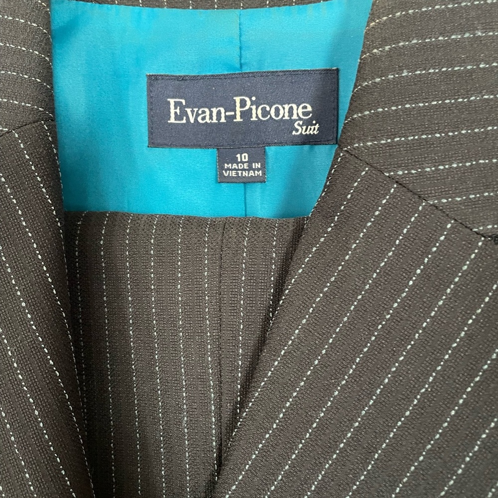 Pantsuit - Picture 3 of 3